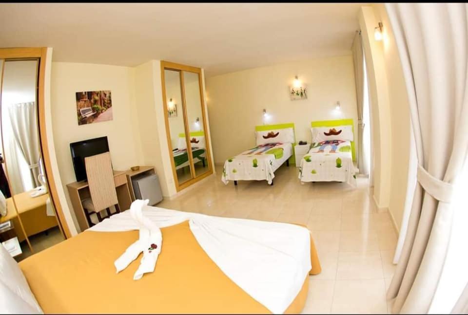 Hostal San Marcos San Martín de la Vega Exterior photo